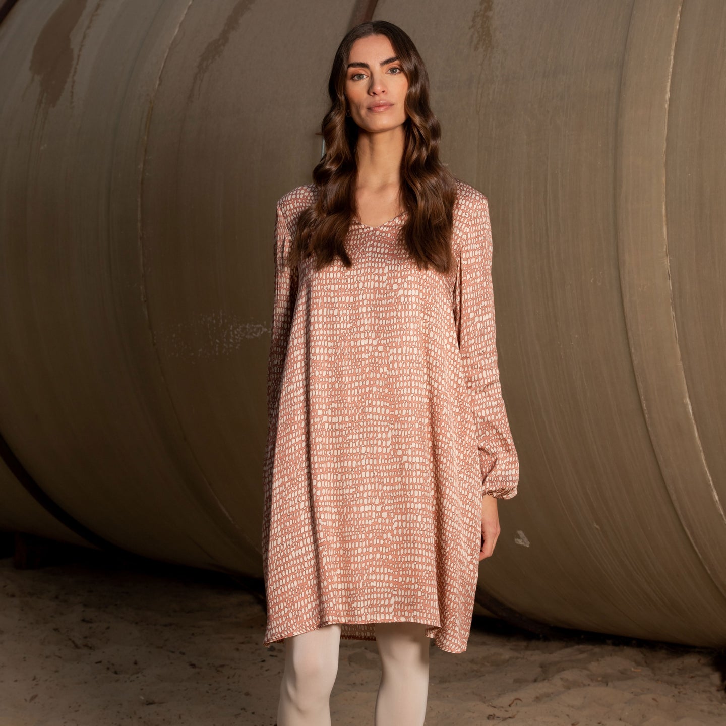 Cosmopolitan dress Pink dots
